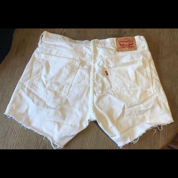 Levi’s Jean Cut Off Shorts - Picture 5 of 5